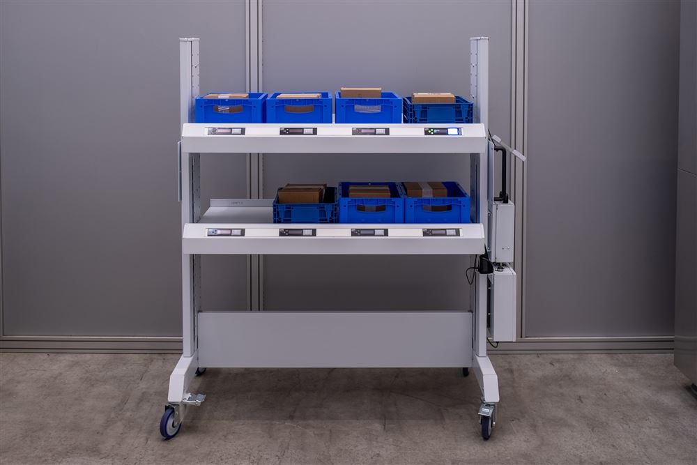 Modula picking cart with tote shelves on casters